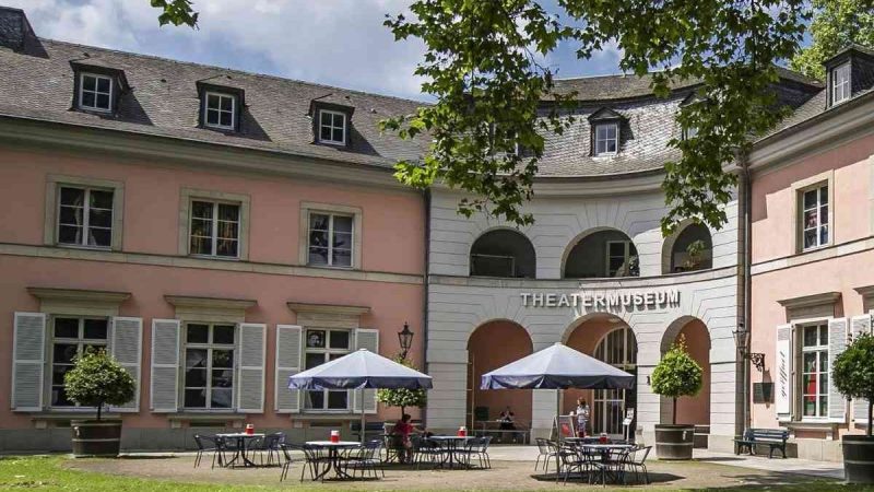 Im Theatermuseum: Erinnerungsgeister und Hoffnungslichter