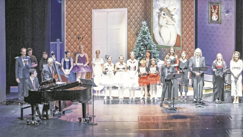 Viel Beifall – Benefizveranstaltung im Theater zugunsten von „Menschen in Not“