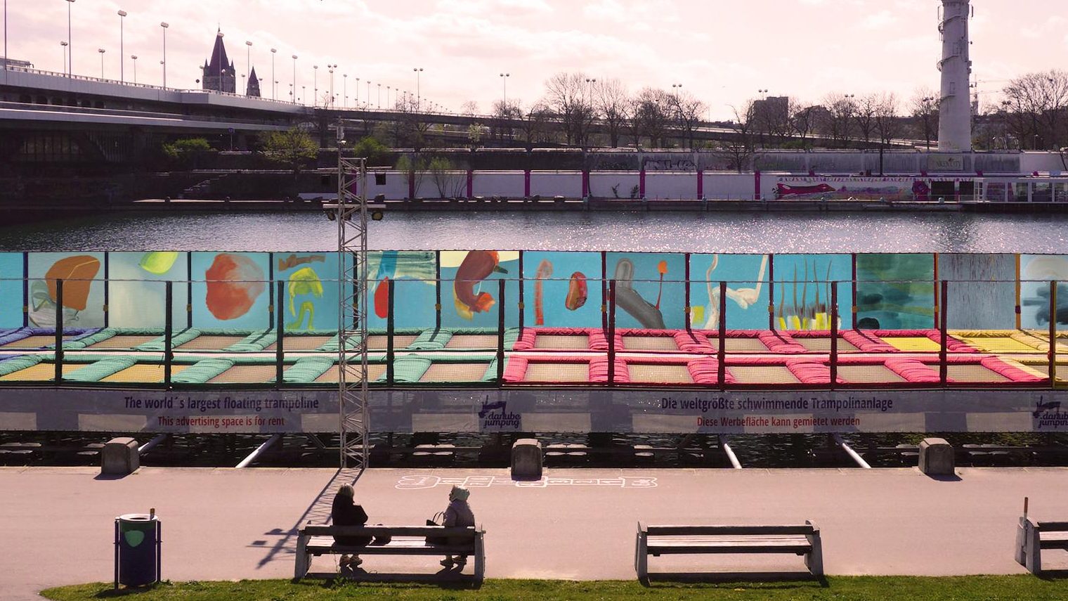 Vernissage Air Condition: Über 50 m lange Kunstinstallation an der Neuen Donau