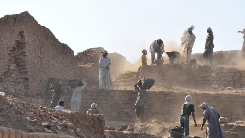Ägyptische Archäologen melden Fund einer “vollständiger Stadt” aus der Römerzeit