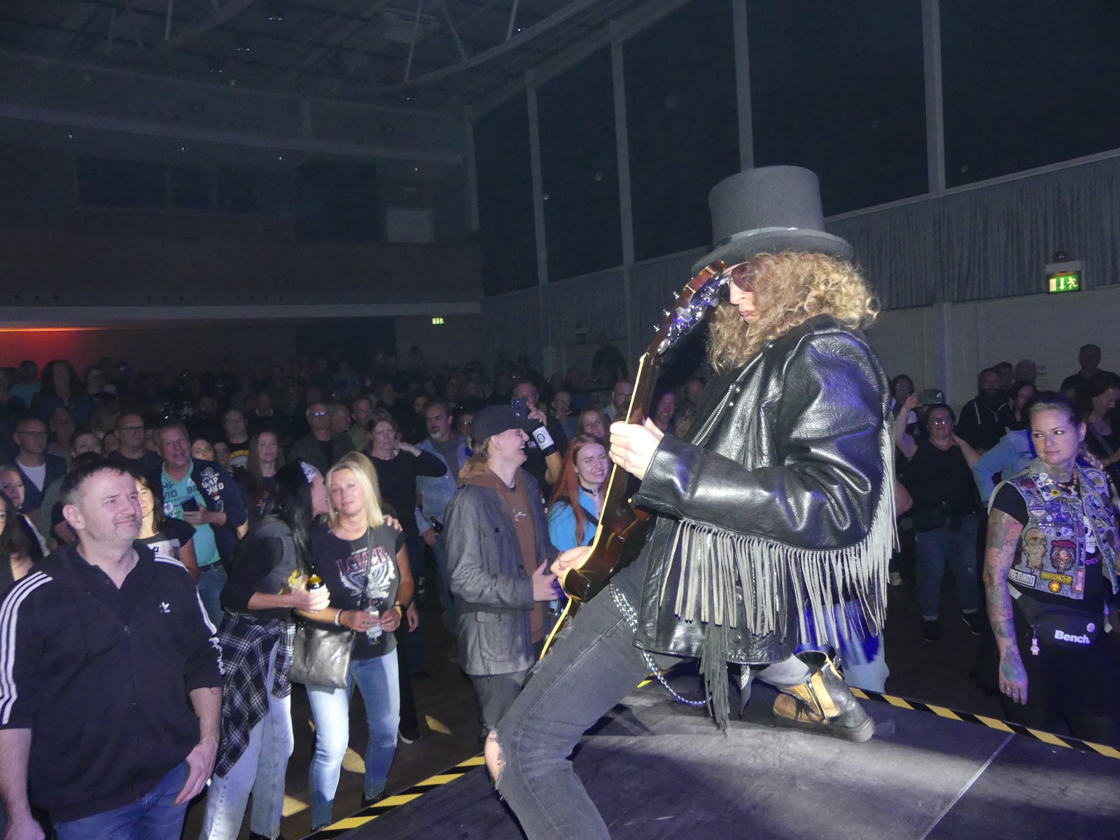 GUNS N’ ROSES TRIBUTE – RECKLESS ROSES rockten das Bürgerzentrum