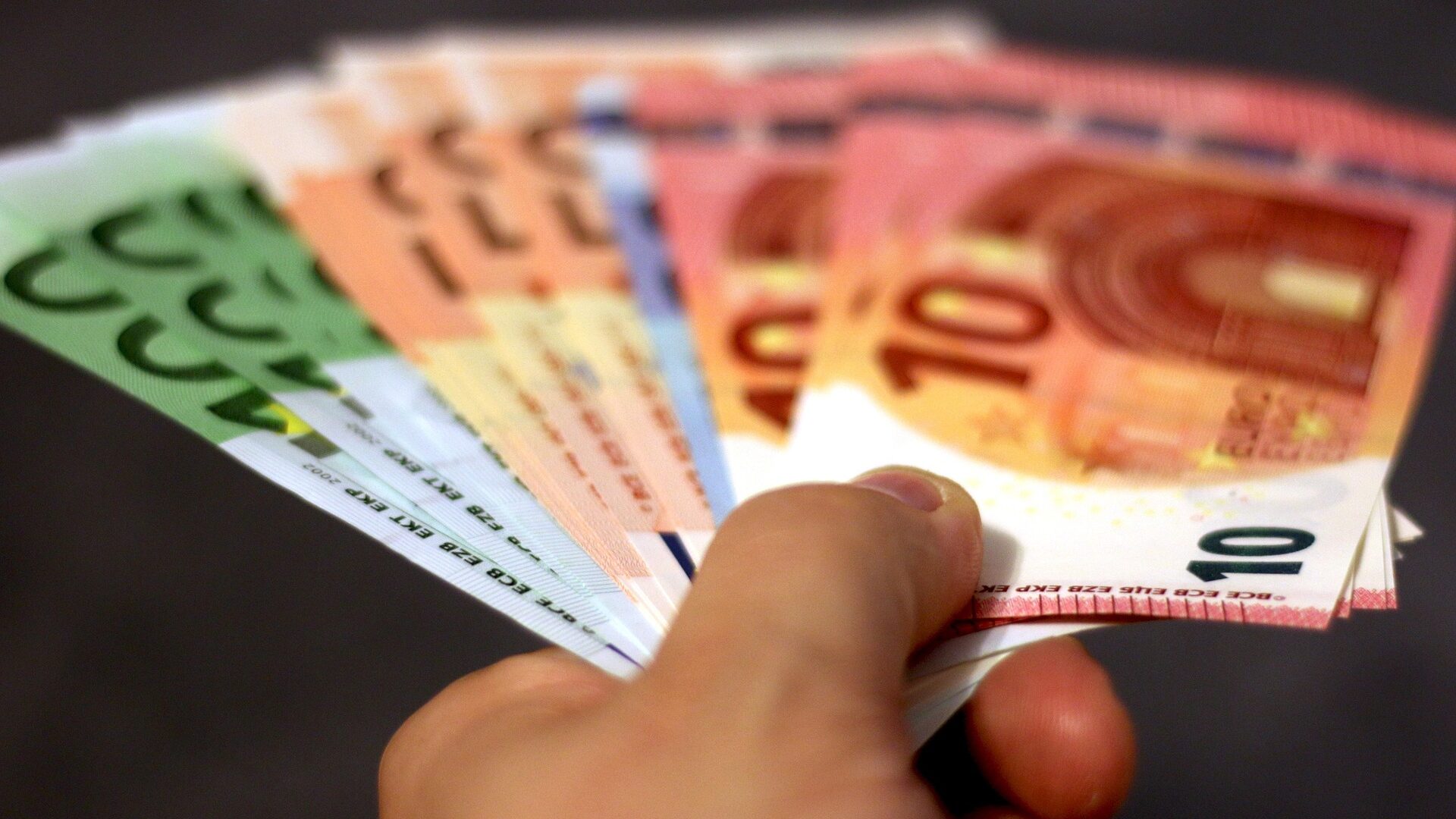 Das Märchen vom schnellen 1000-Euro-Gewinnen auf Social Media und wer wirklich verdient