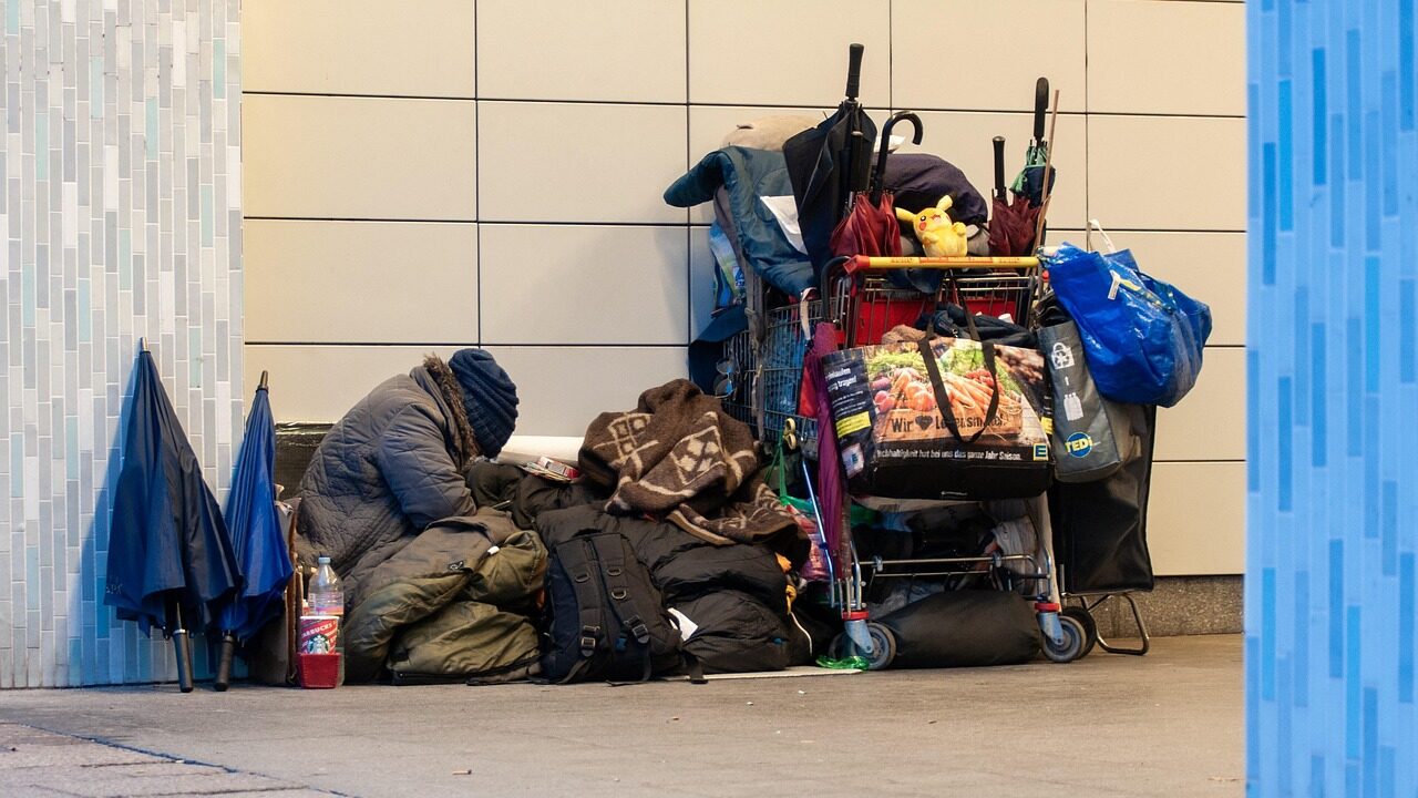 Lebensretter in der Kälte: Wie Lippstadt, Lüdenscheid und Bielefeld Obdachlose schützen