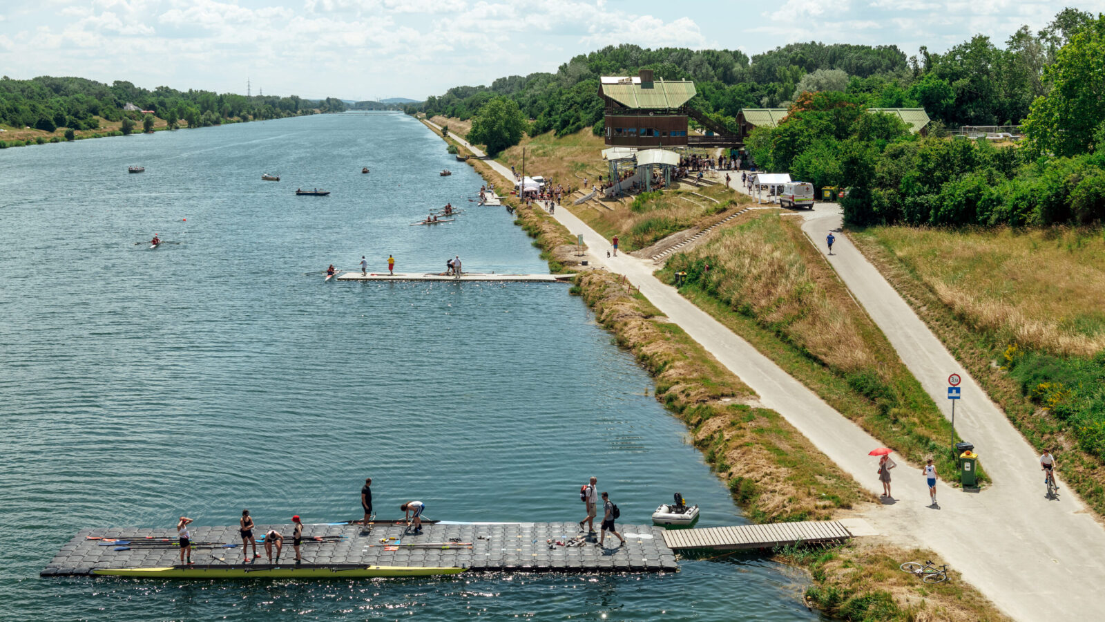 Elf Meter Donauinsel-Geschichte in Wien