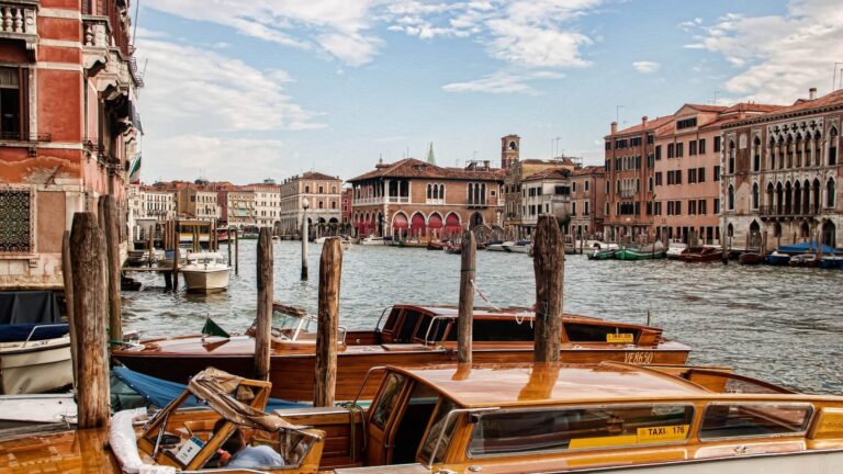 Kunst oder Kriegsinstrument? Russlands lautstarke Rückkehr zur Biennale Venedig