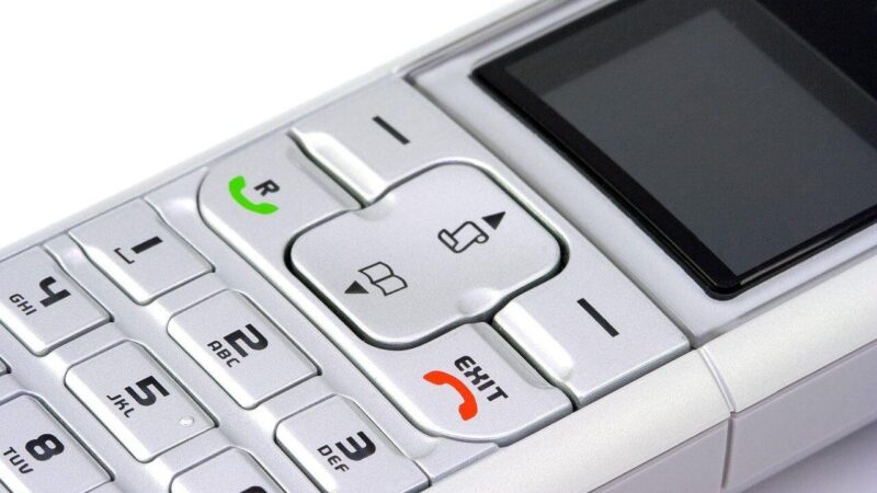 Sehnsucht nach Tasten: Warum alte Handys ohne Internet plötzlich wieder boomen