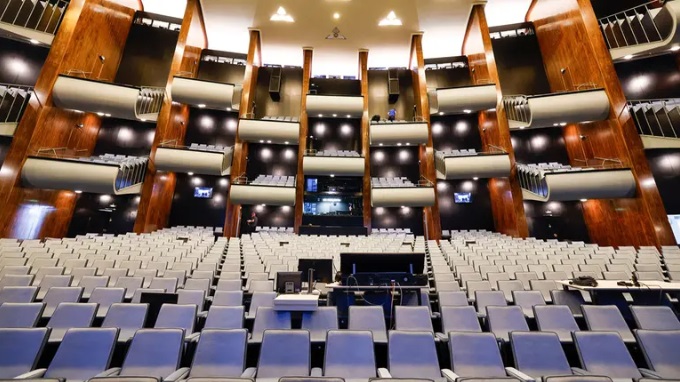 Ärger am Offenbachplatz: Kölner Oper muss „Hoffmanns Erzählungen“ neu inszenieren